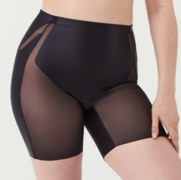 SPANX Booty Lifting Mid-thigh Shaping Liquid Satin Shorts Black Small NWT - Picture 1 of 15